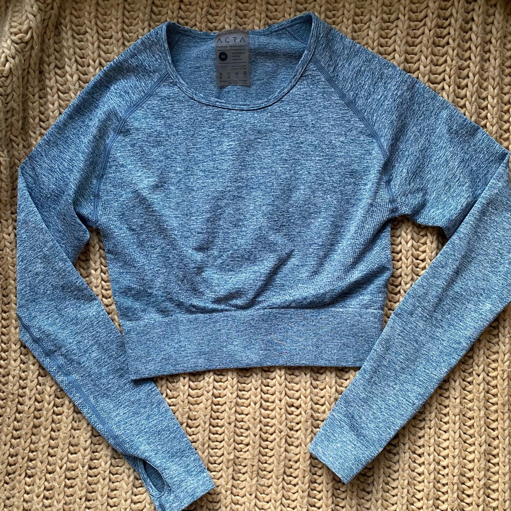 Stylish Blue Long Sleeve Workout Top Size Small